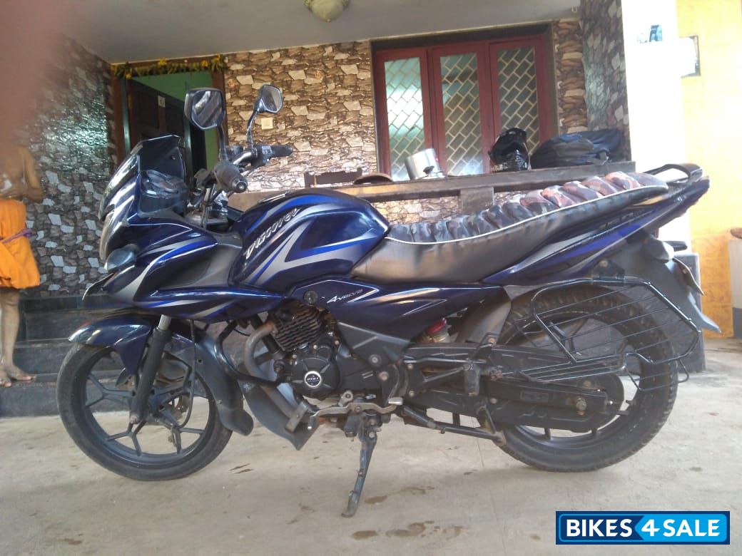 Blue Bajaj Discover 150 F