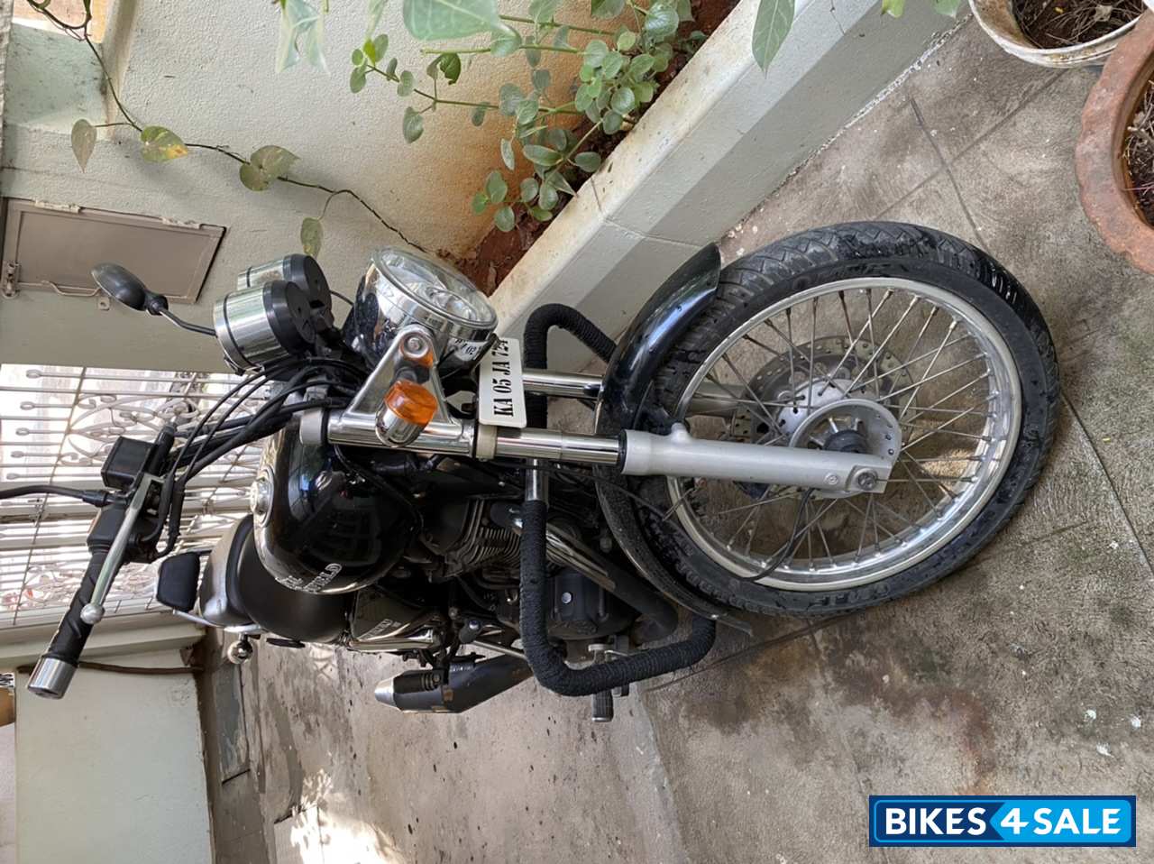 Black Royal Enfield Thunderbird 500