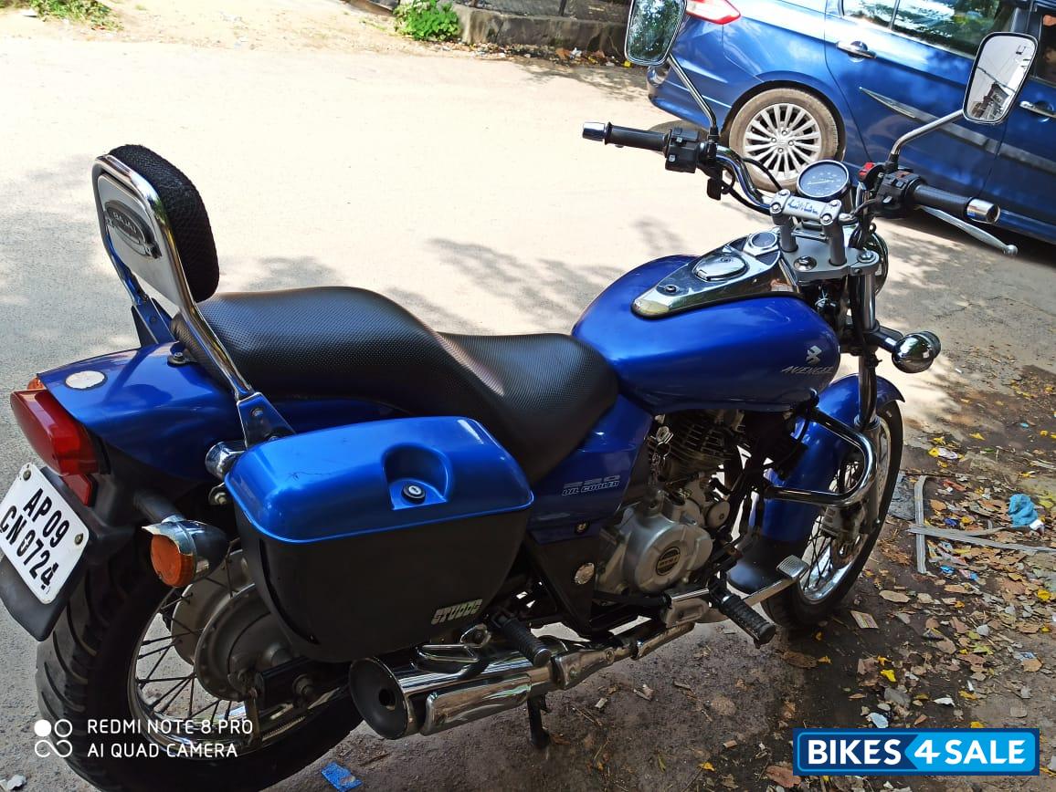 Bajaj Avenger 220 DTS-i