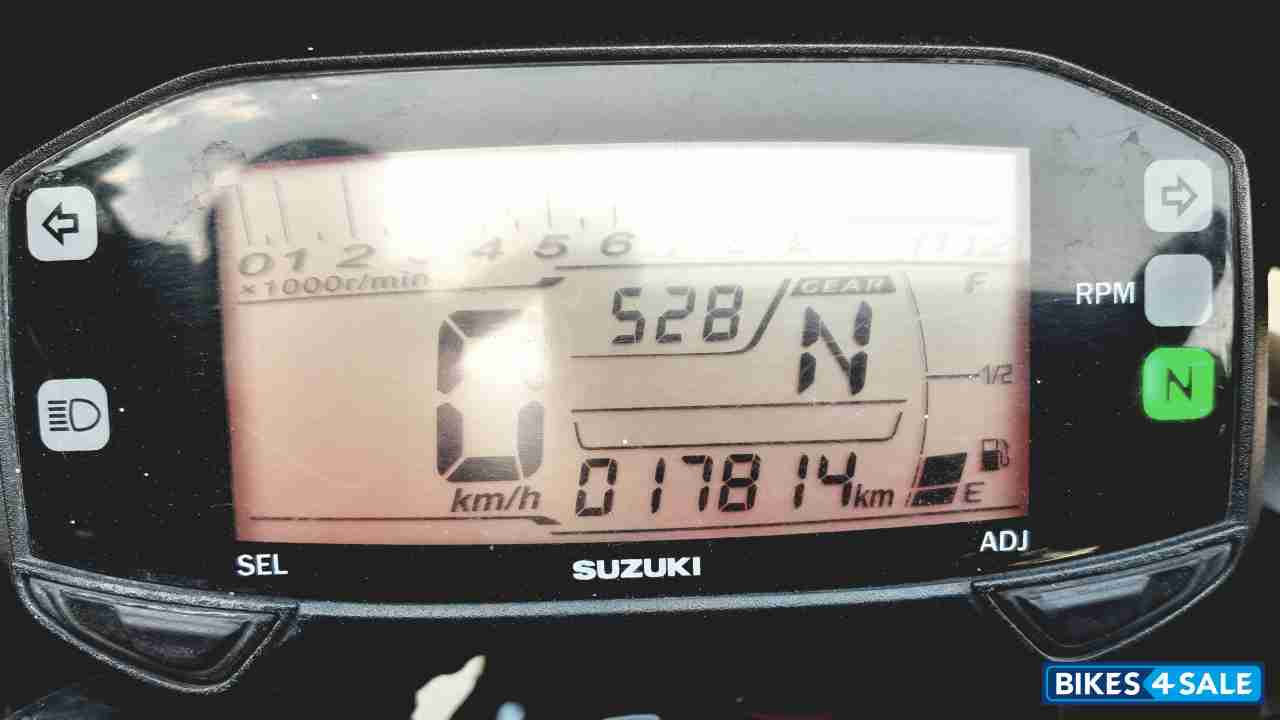 Black-red Suzuki Gixxer 150 Black-red Suzuki Gixxer 150