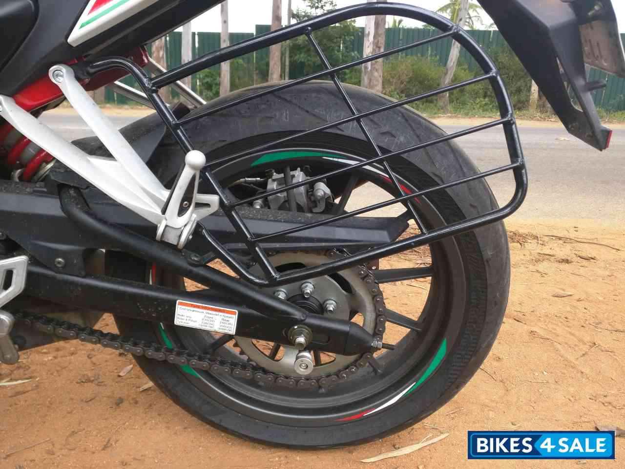 White Benelli TNT 25