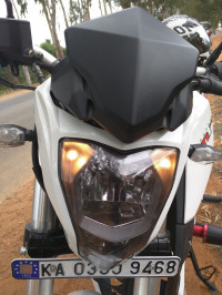 White Benelli TNT 25