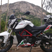 White Benelli TNT 25