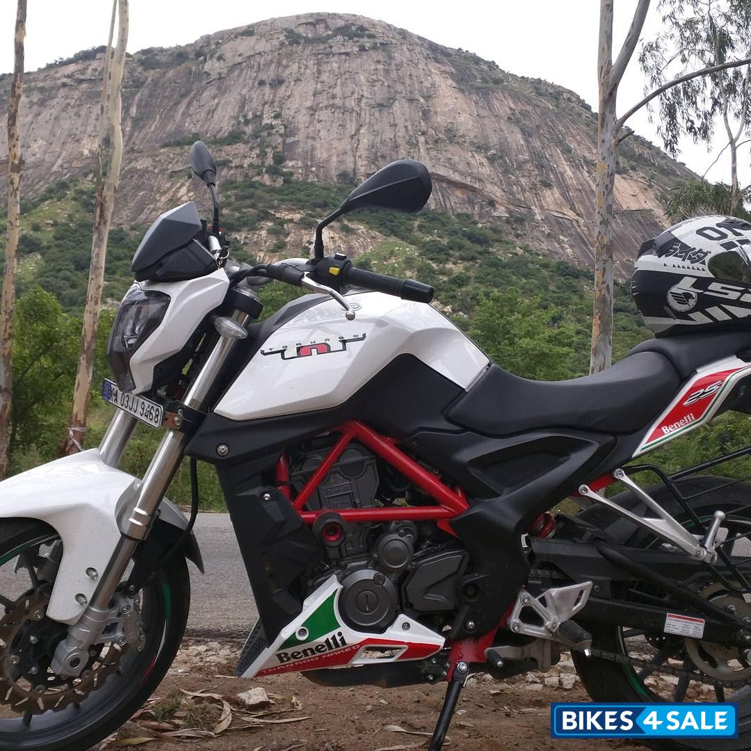 White Benelli TNT 25