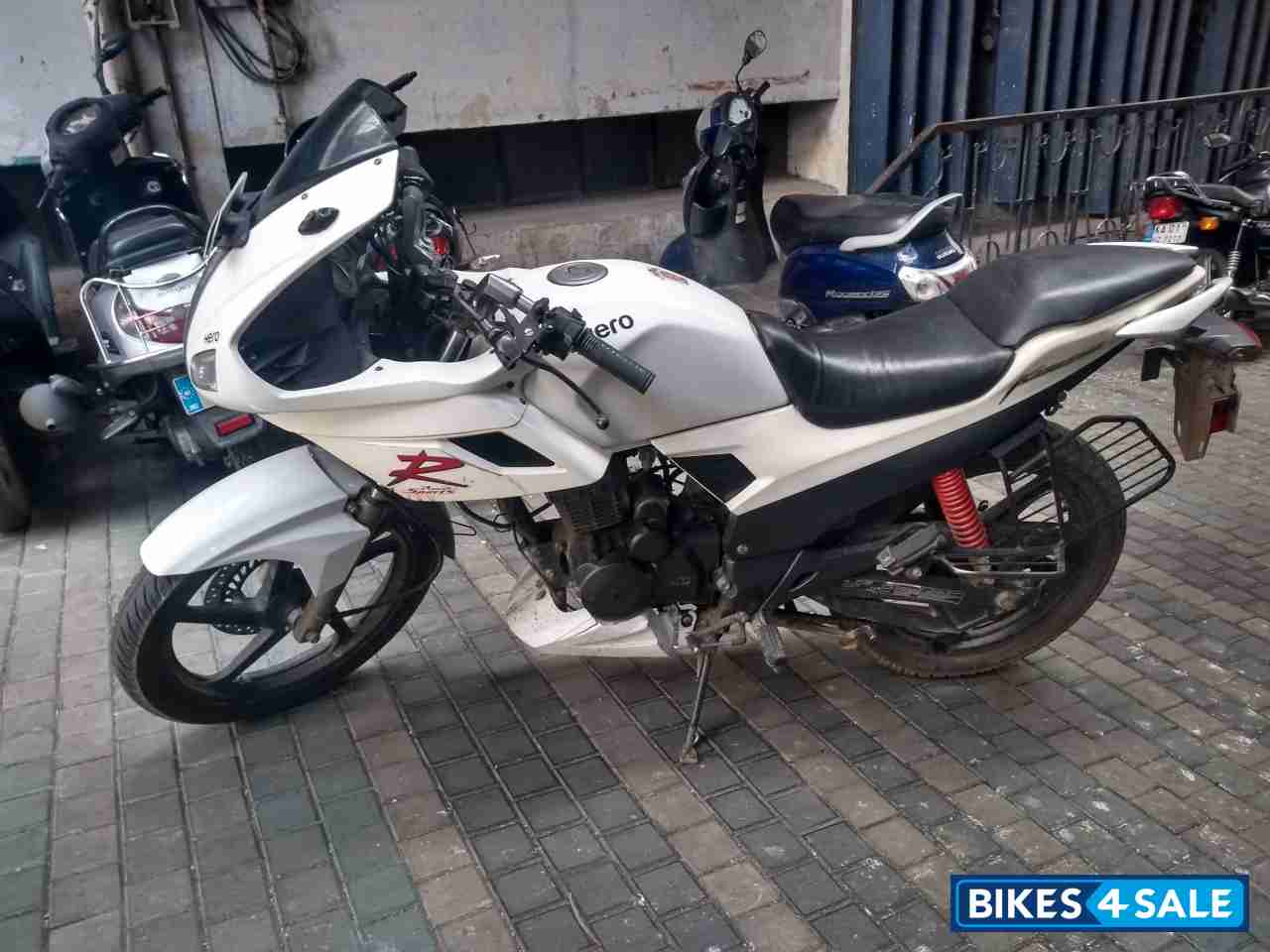 White Hero Karizma R