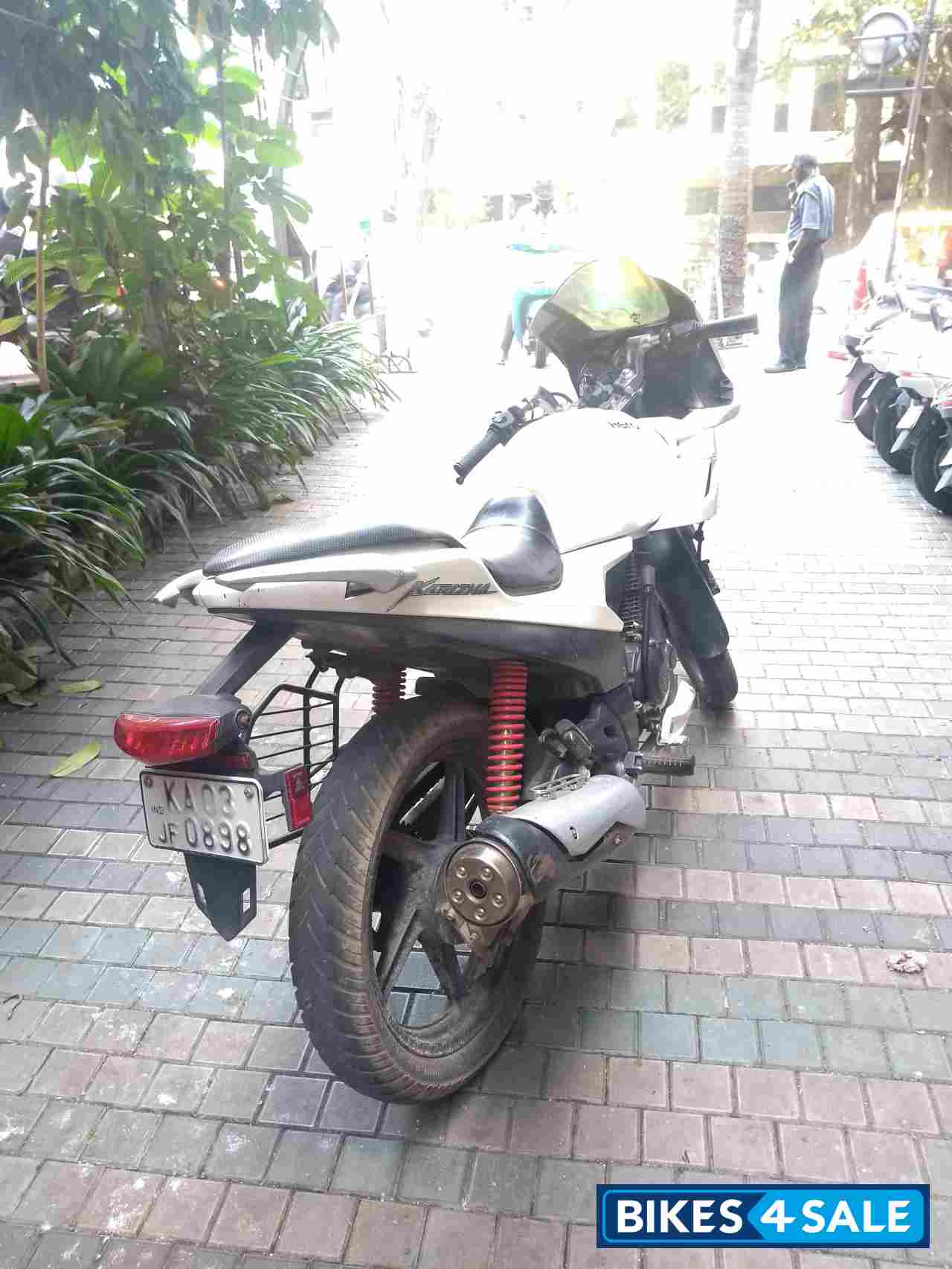 White Hero Karizma R