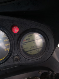 White Hero Karizma R