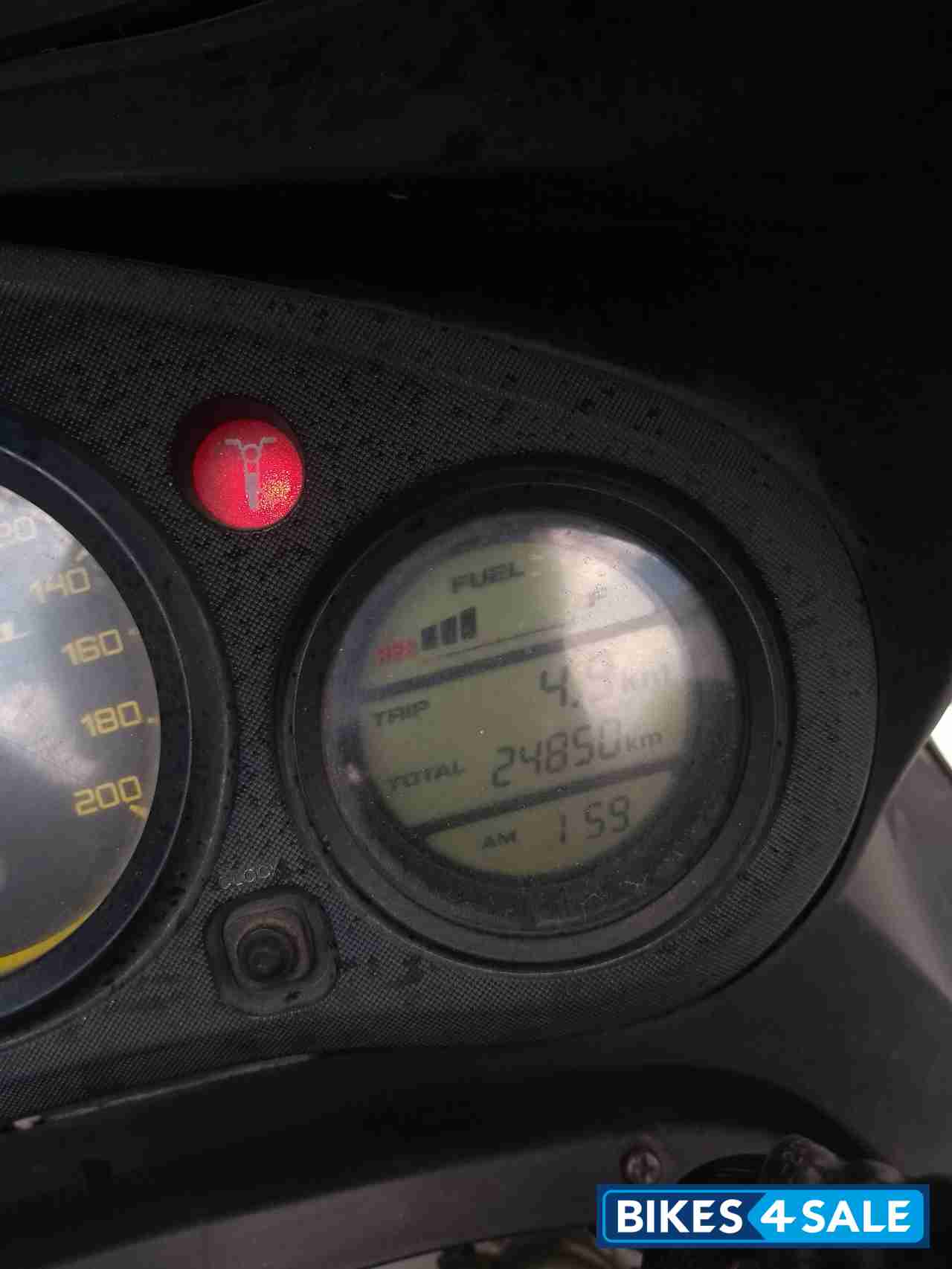 White Hero Karizma R