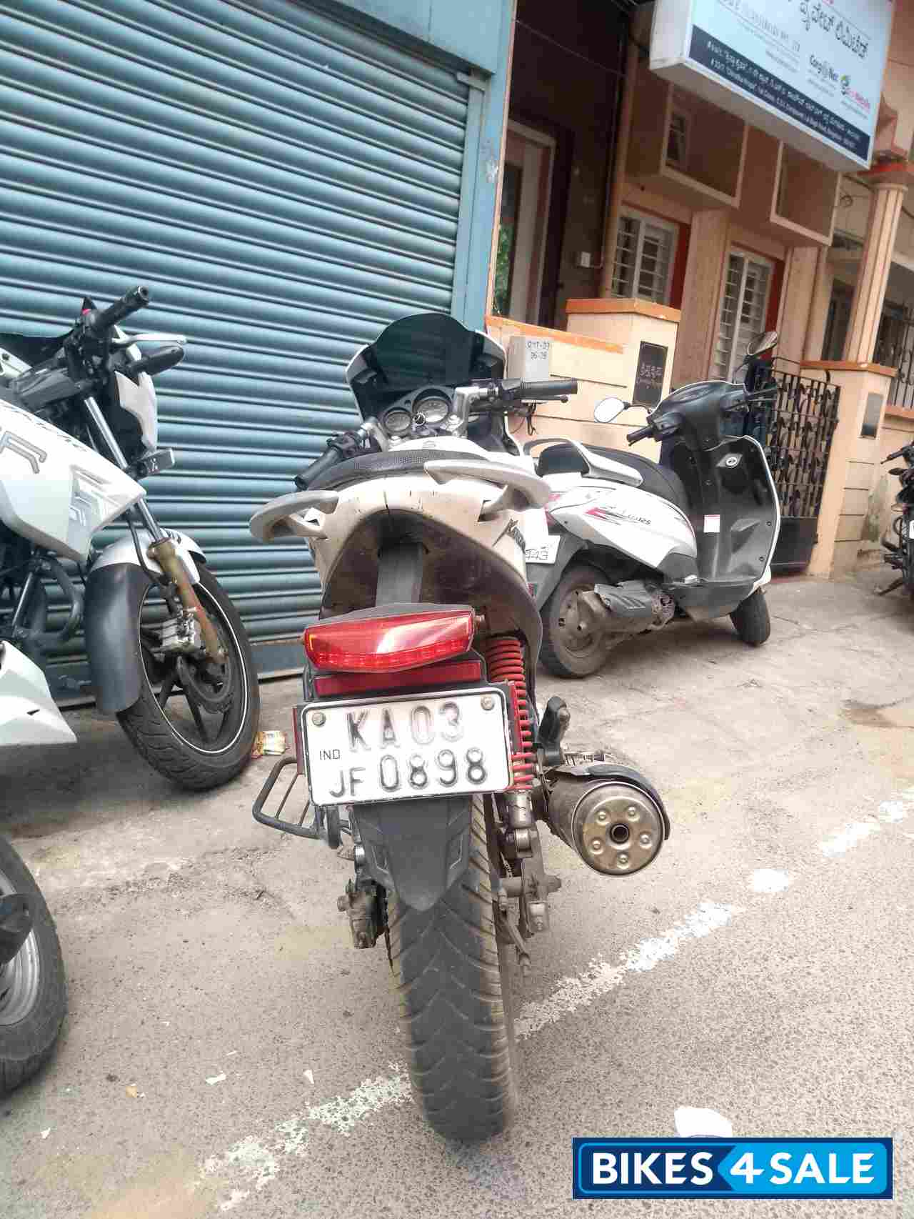 White Hero Karizma R