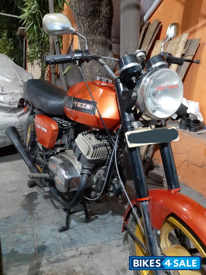 Maroon Red Ideal Jawa Yezdi 350 Twin