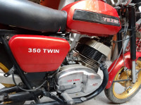 Maroon Red Ideal Jawa Yezdi 350 Twin