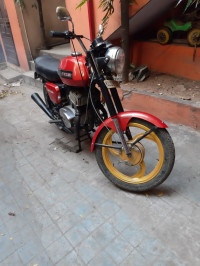 Maroon Red Ideal Jawa Yezdi 350 Twin