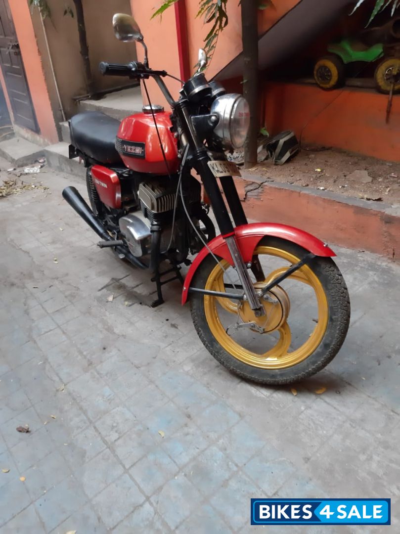 Maroon Red Ideal Jawa Yezdi 350 Twin