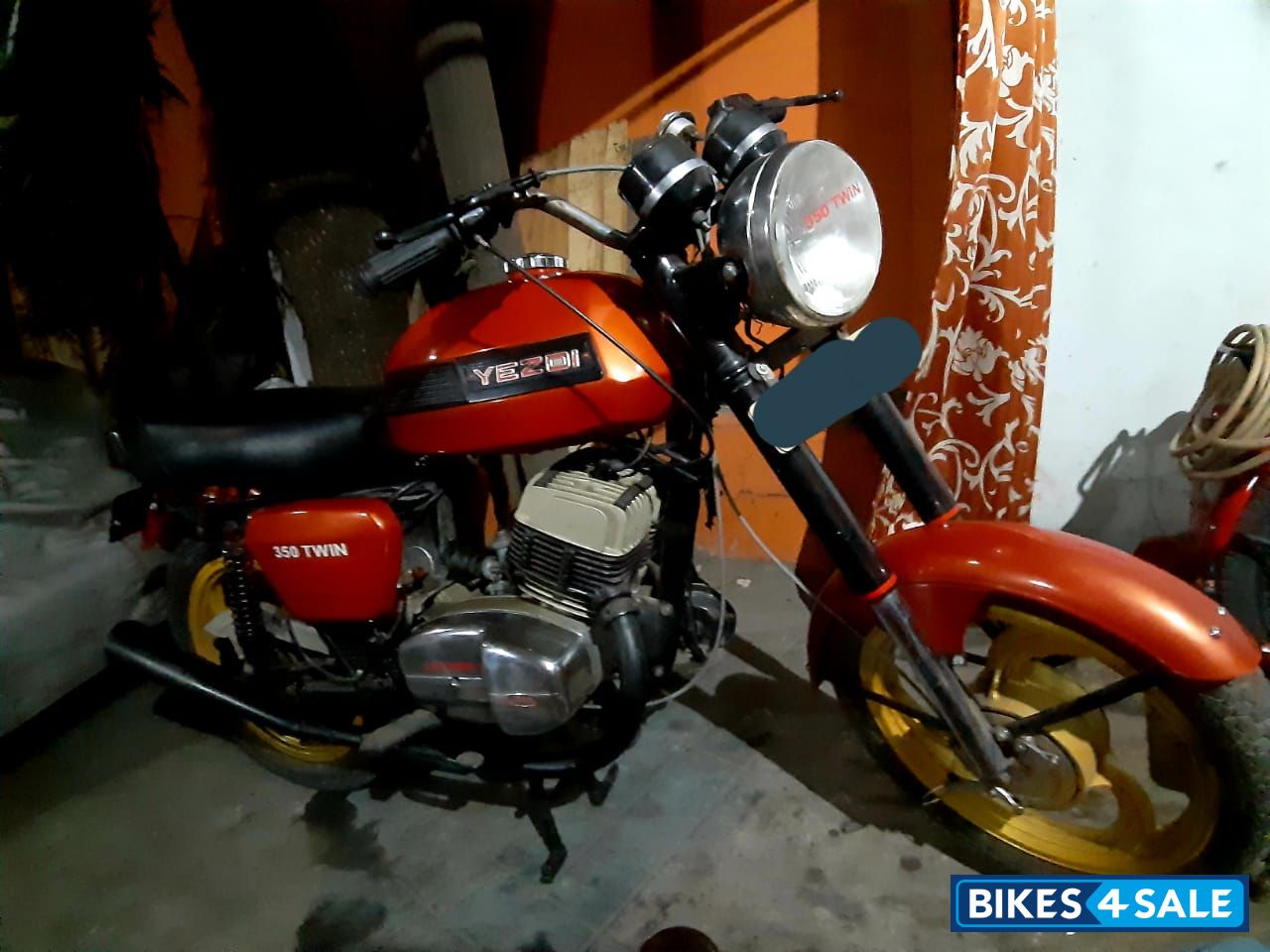 Maroon Red Ideal Jawa Yezdi 350 Twin