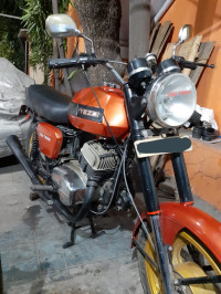 Maroon Red Ideal Jawa Yezdi 350 Twin