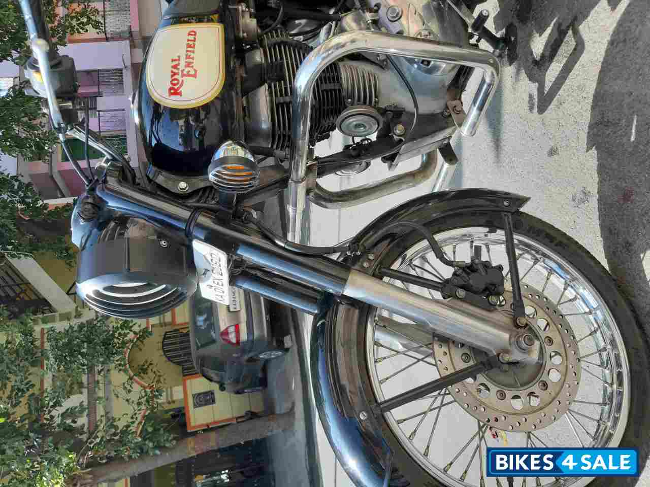 Black Royal Enfield Classic 500