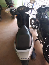 White Suzuki Lets 110