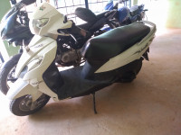 White Suzuki Lets 110