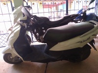 White Suzuki Lets 110