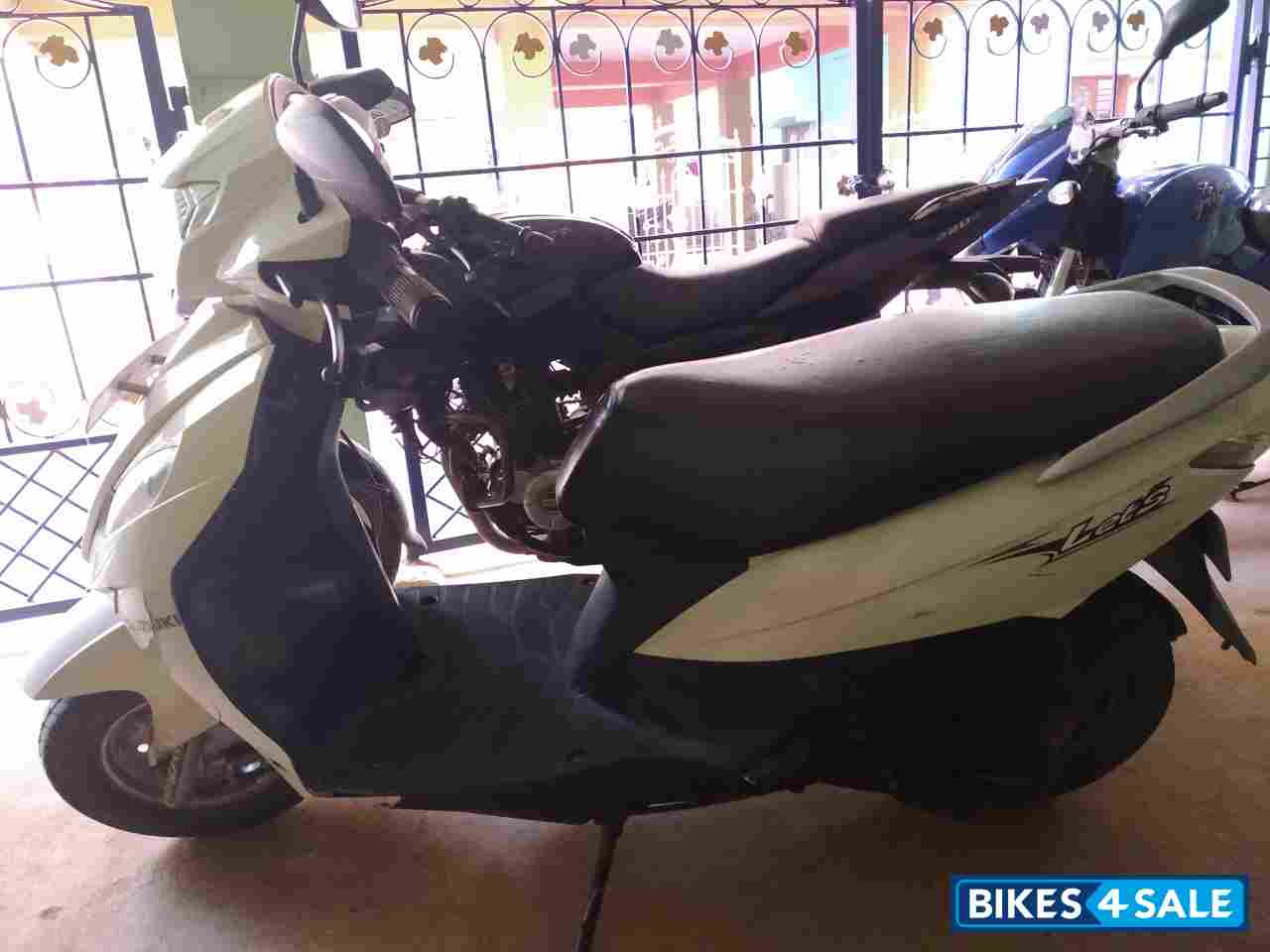 White Suzuki Lets 110