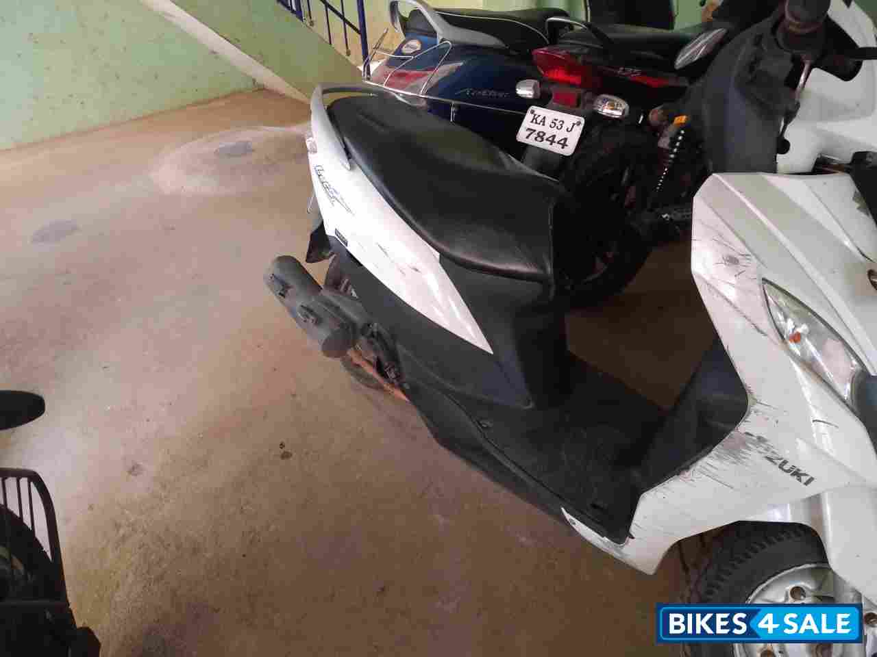 White Suzuki Lets 110