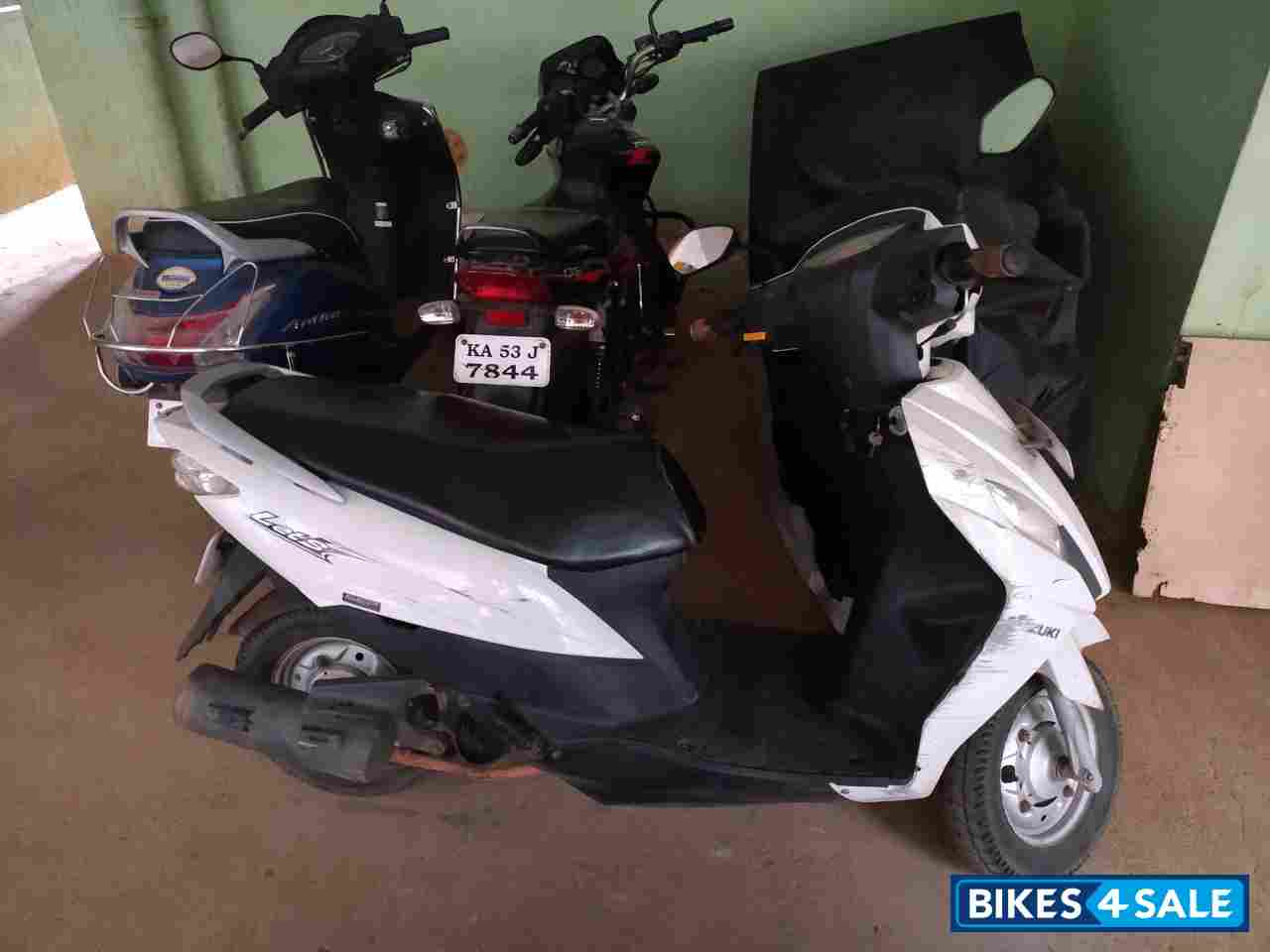 White Suzuki Lets 110