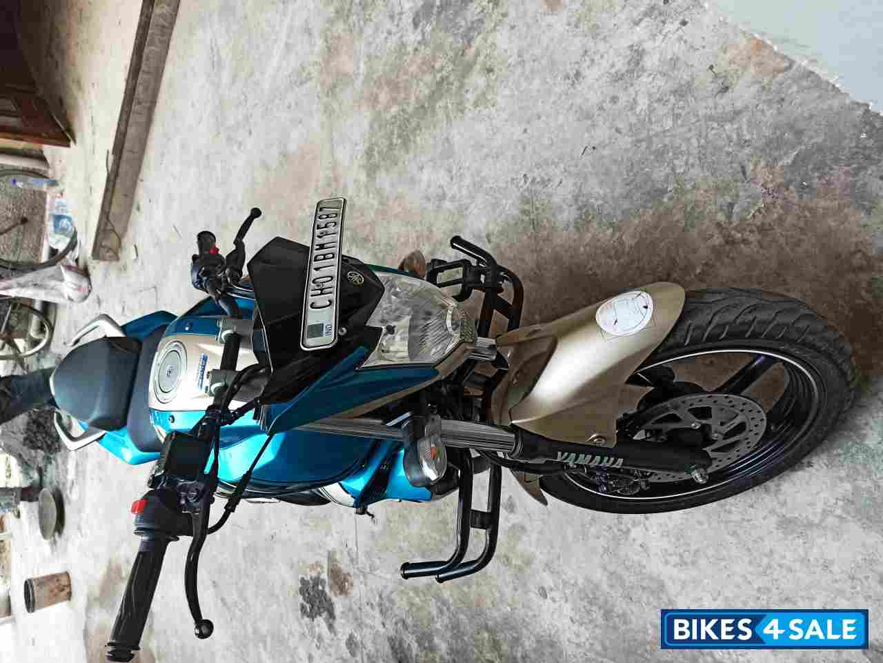 Cyan Blue Gold Yamaha FZ-S FI V2 Cyan Blue Gold Yamaha FZ-S FI V2