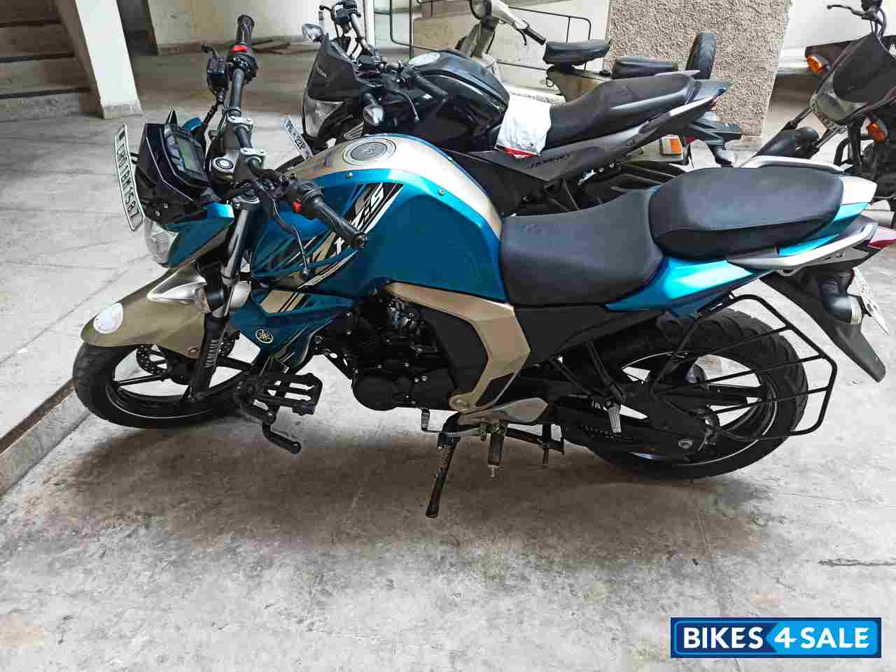 Cyan Blue Gold Yamaha FZ-S FI V2 Cyan Blue Gold Yamaha FZ-S FI V2