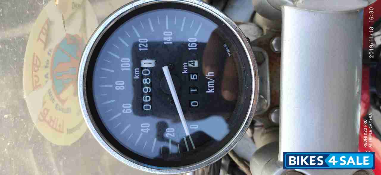 Red Bajaj Avenger 220 DTS-i