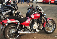 Red Bajaj Avenger 220 DTS-i
