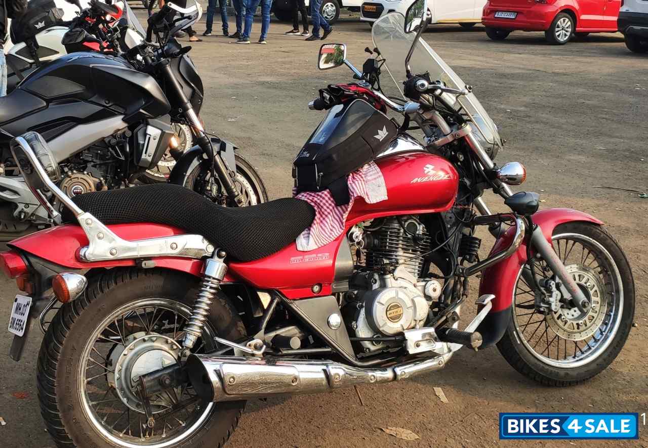 Red Bajaj Avenger 220 DTS-i Red Bajaj Avenger 220 DTS-i