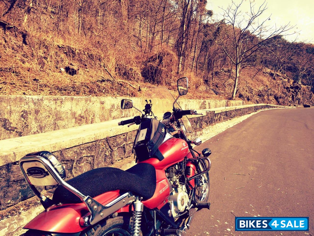 Red Bajaj Avenger 220 DTS-i Red Bajaj Avenger 220 DTS-i