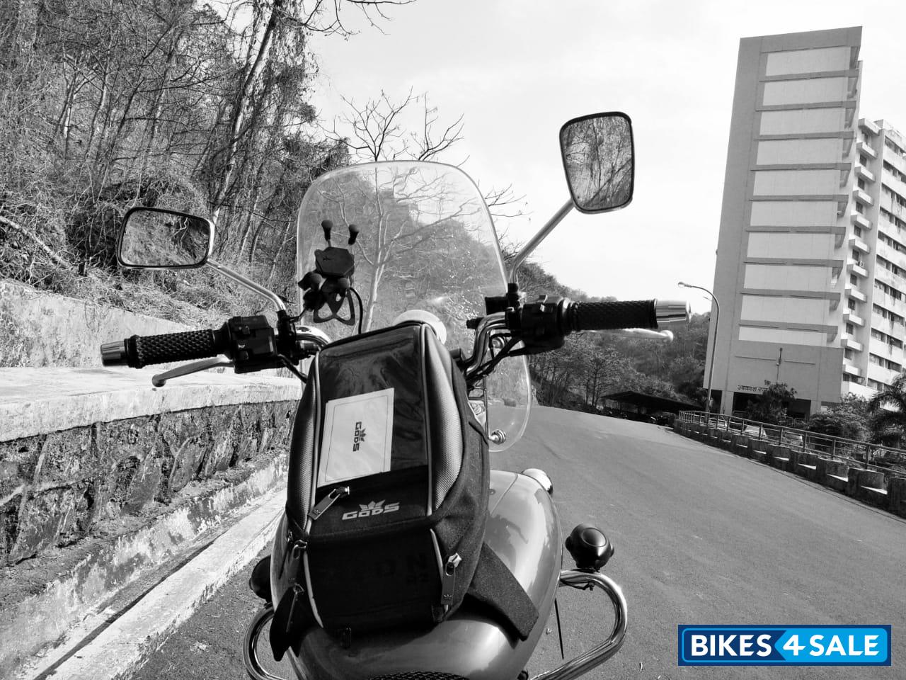 Red Bajaj Avenger 220 DTS-i Red Bajaj Avenger 220 DTS-i