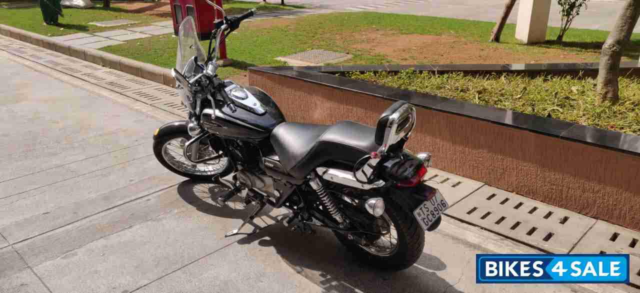 Black Bajaj Avenger Cruise 220