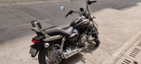 Black Bajaj Avenger Cruise 220