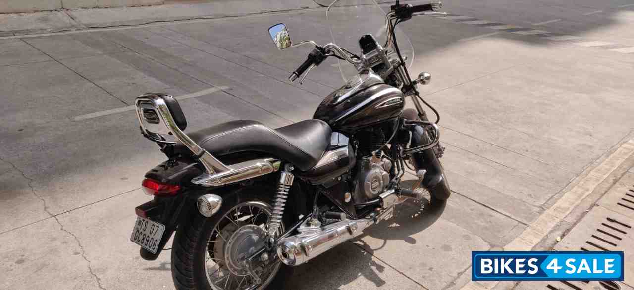 Black Bajaj Avenger Cruise 220