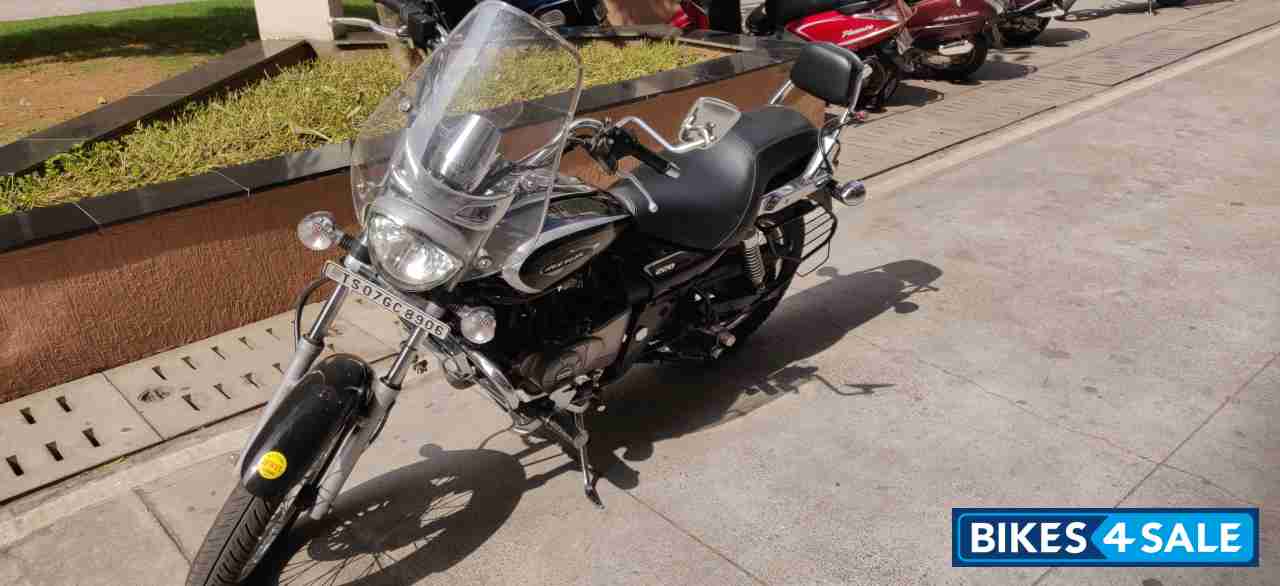 Black Bajaj Avenger Cruise 220