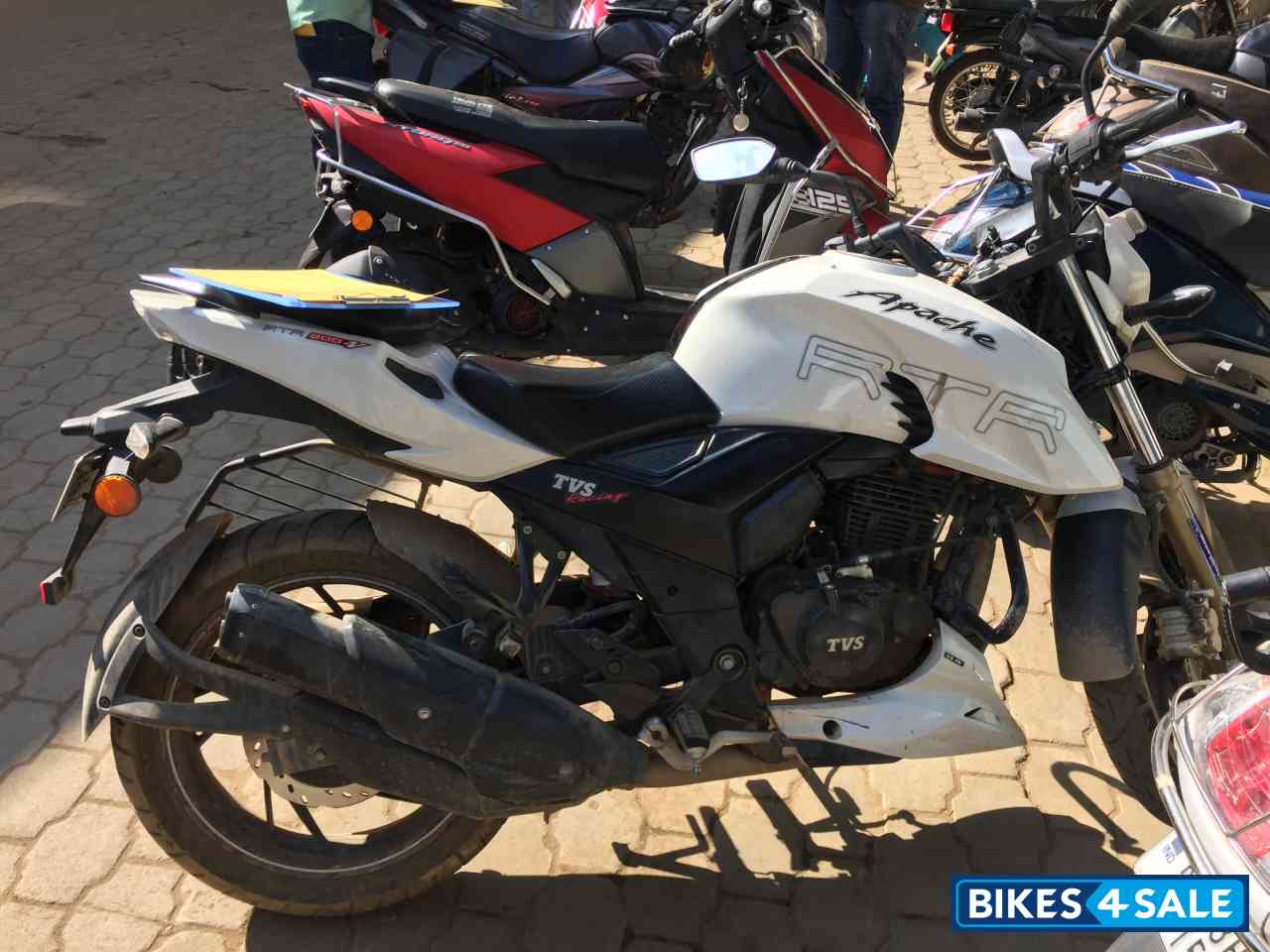 TVS Apache RTR 200 4V