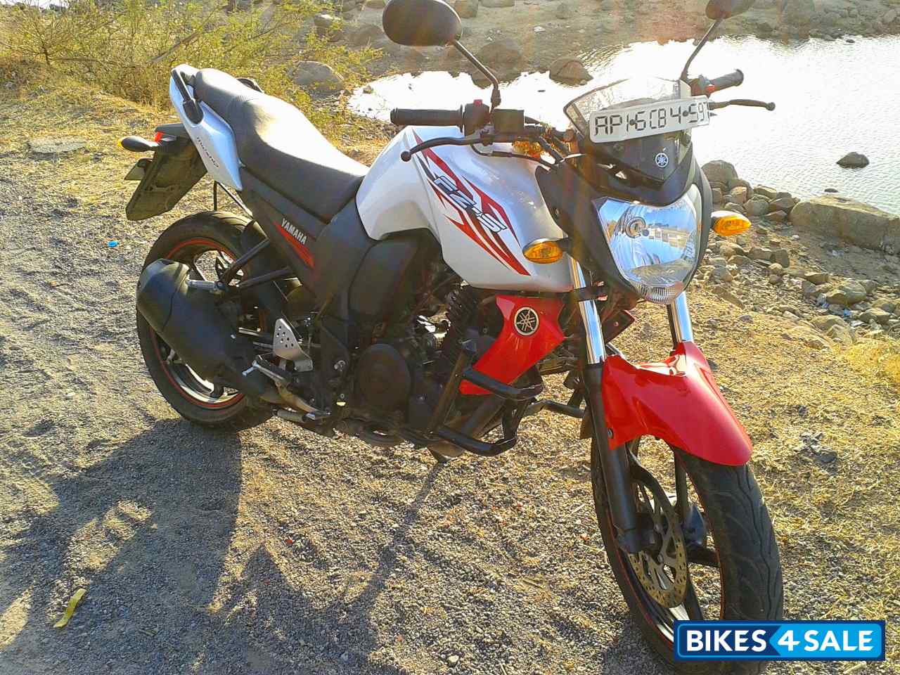 White And Red Yamaha FZ-S