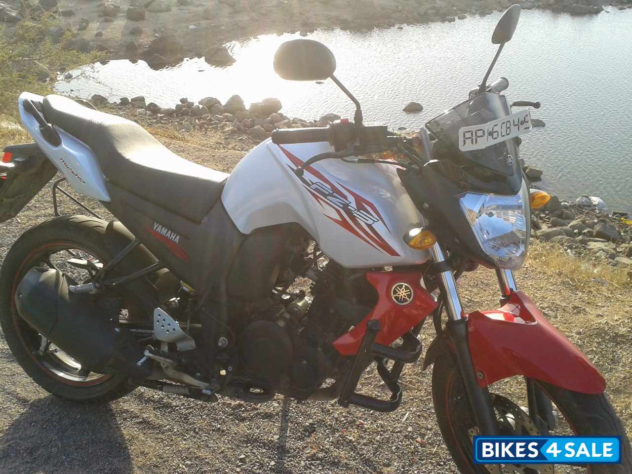 White And Red Yamaha FZ-S