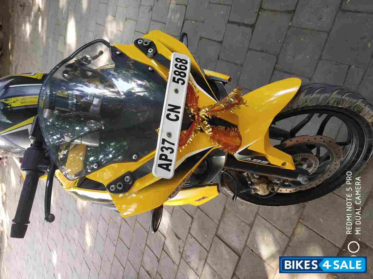 Bajaj Pulsar RS 200 ABS