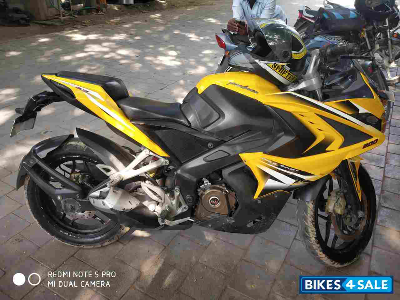 Bajaj Pulsar RS 200 ABS Bajaj Pulsar RS 200 ABS