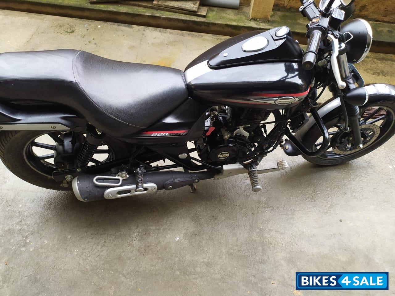 Black Bajaj Avenger Street 220