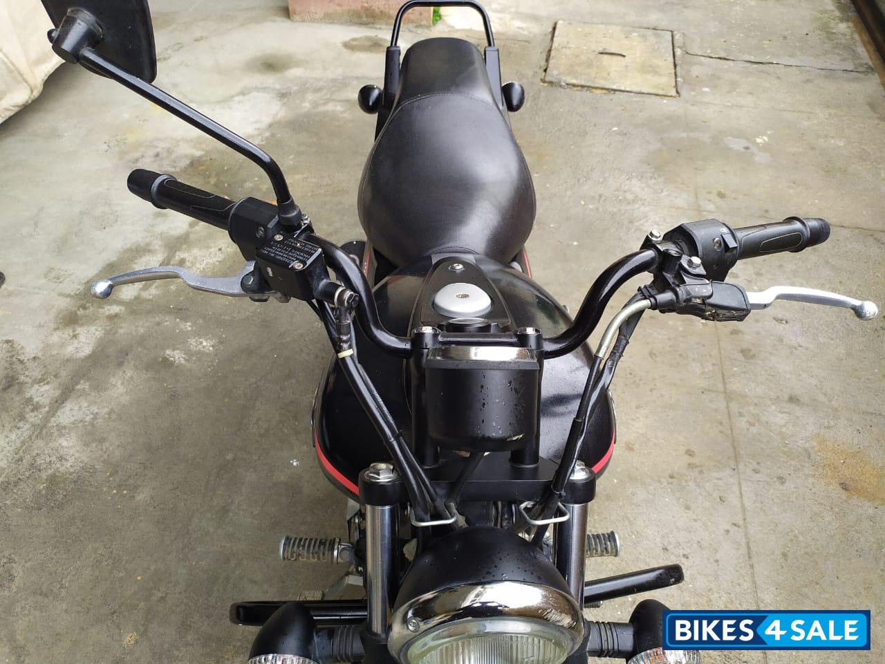 Black Bajaj Avenger Street 220 Black Bajaj Avenger Street 220