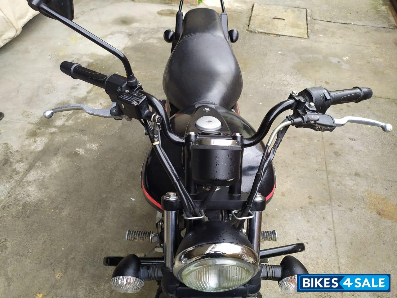 Black Bajaj Avenger Street 220 Black Bajaj Avenger Street 220