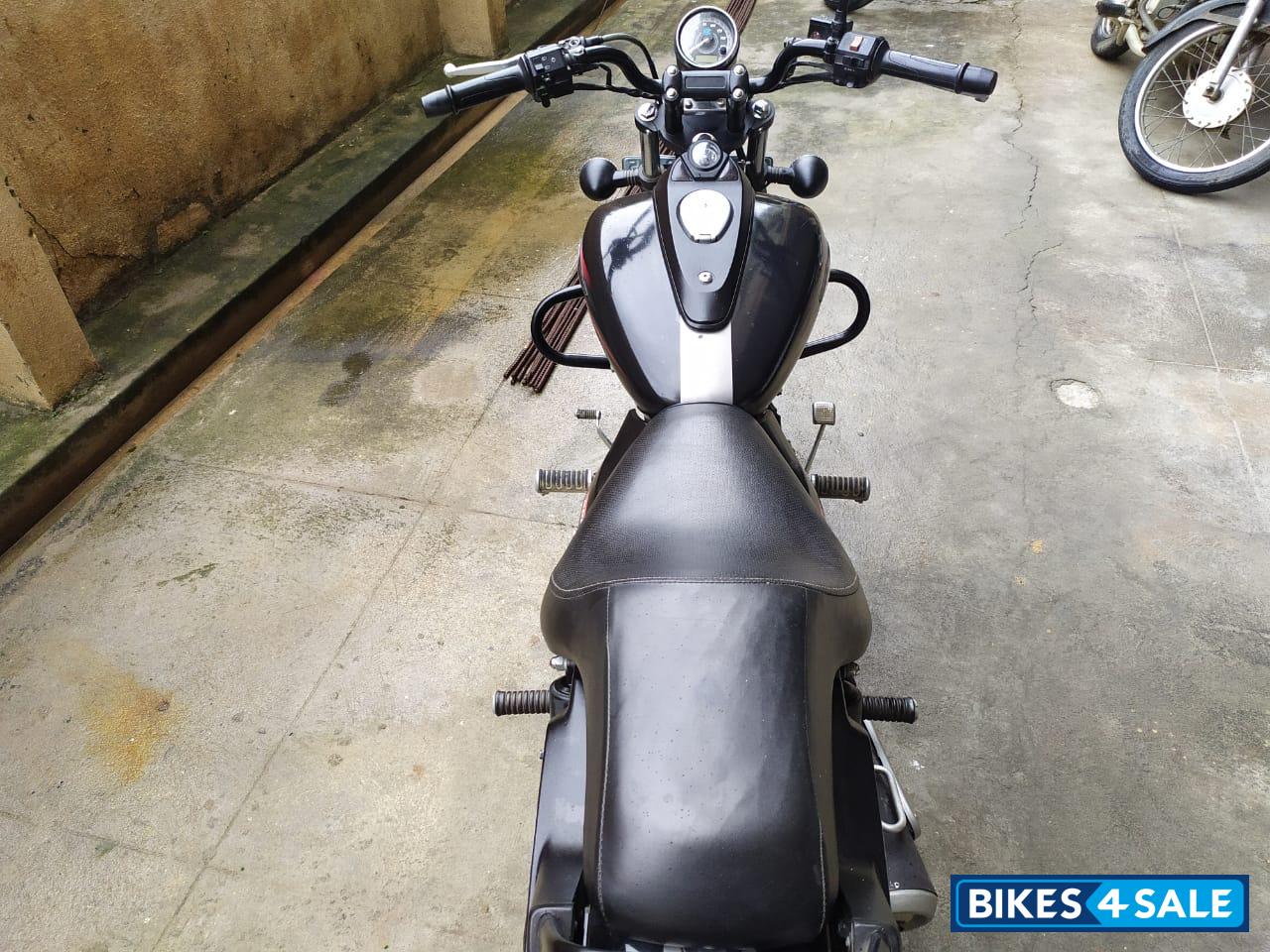 Black Bajaj Avenger Street 220 Black Bajaj Avenger Street 220