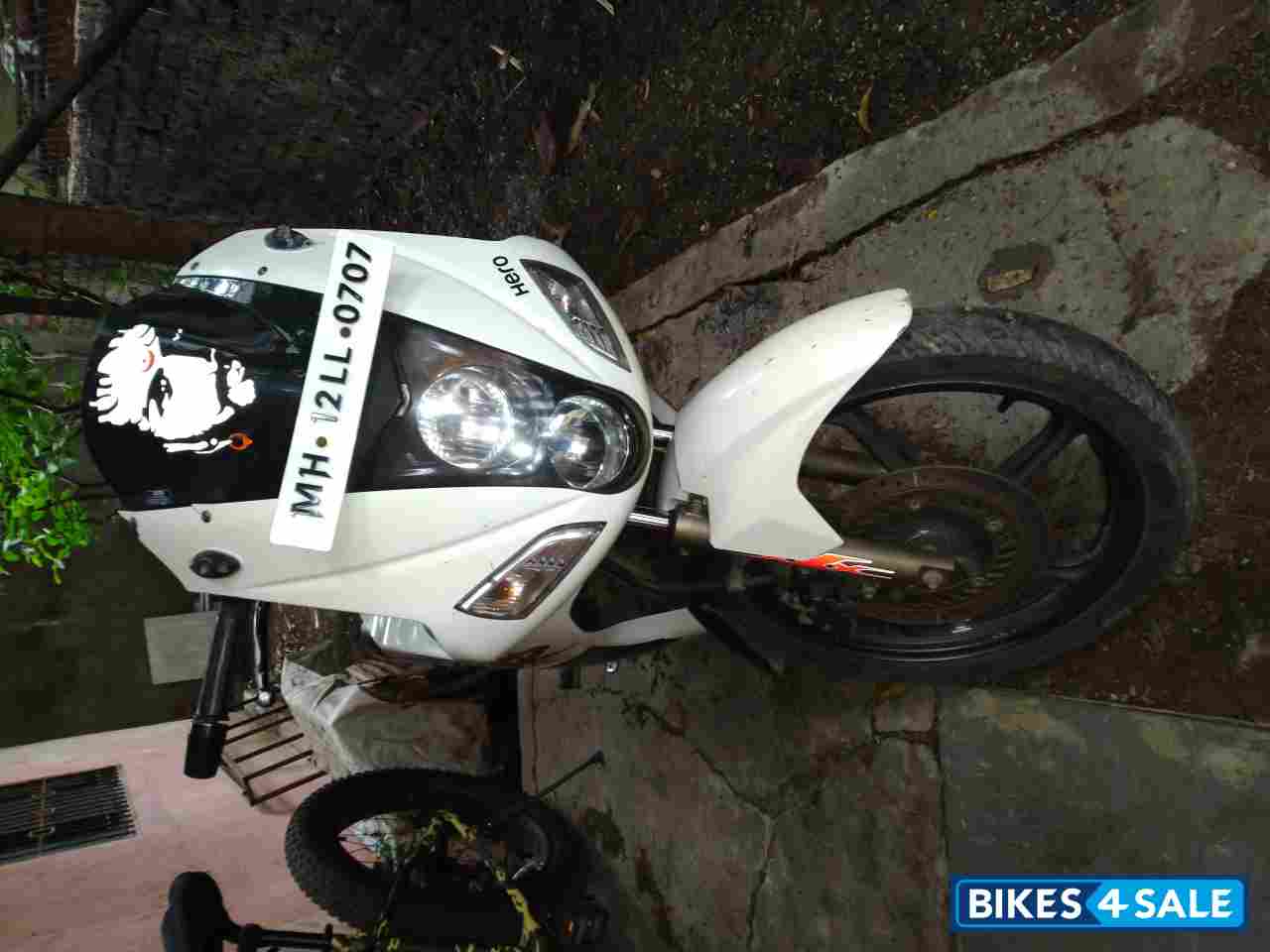 White Hero Karizma ZMR