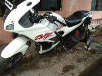 White Hero Karizma ZMR