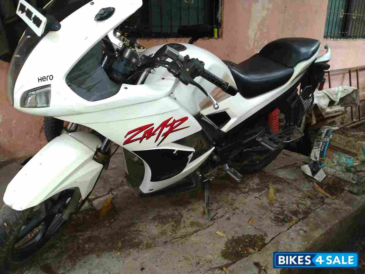 White Hero Karizma ZMR