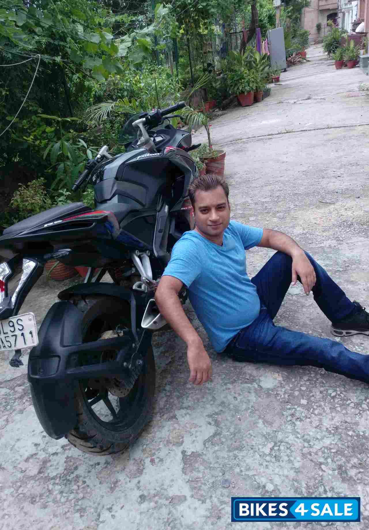 Bajaj Pulsar RS 200 ABS